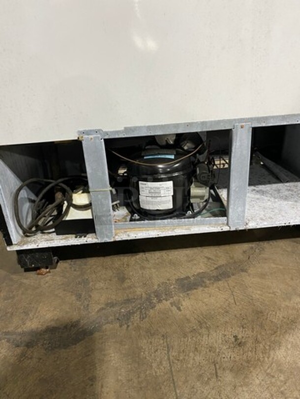 Dixie Narco Commercial Drink Vending Machine! With Bill And Coin Acceptor! Model: DN5591 SN: 82820065 120V 60HZ 1 Phase - Image 10 of 11
