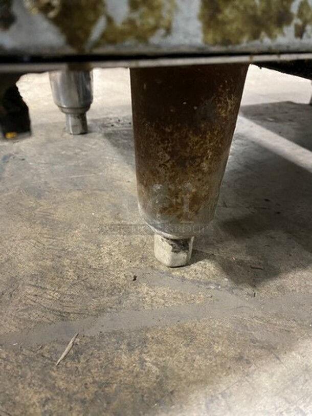 Black Diamond Commercial Natural Gas Powered Deep Fat Fryer! All Stainless Steel! On Legs! - Image 8 of 8