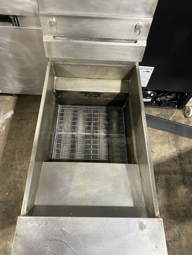 Pitco Frialator SG14 Stainless Steel Commercial Floor Style Natural Gas Powered Deep Fat Fryer 110,000 BTU. - Image 5 of 11