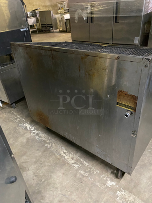 Magi Kitch'n Commercial Natural Gas Powered Char Broiler Grill! With Underneath Storage Space! With Back & Side Splashes! All Stainless Steel! On Casters! Model: FM648 SN: G11JD041755 - Image 4 of 8