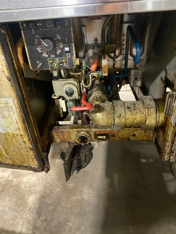 PITCO Soltice Series Frialator Stainless Steel Commercial Natural Gas Powered 3 Bay Deep Fat Fryer! Model SSH60 Serial G12FC026375! On Commercial Casters! - Image 8 of 10