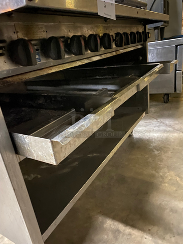 Magi Kitch'n Commercial Natural Gas Powered Char Broiler Grill! With Underneath Storage Space! With Back & Side Splashes! All Stainless Steel! On Casters! Model: FM648 SN: G11JD041755 - Image 6 of 8