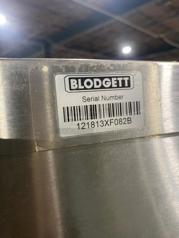 NICE! Blodgett Commercial Electric Powered Double Deck Convection Oven! With View Through And Solid Doors! Metal Oven Racks! All Stainless Steel! On Legs! 2x Your Bid Makes One Unit! SN: 121813XF081T - Image 10 of 11