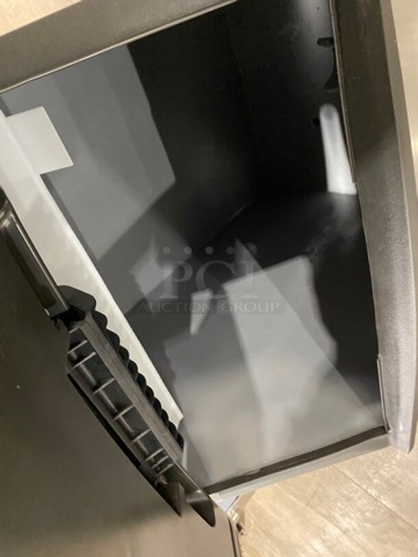 Manitowoc Commercial Ice Maker Machine! With Commercial Ice Bin! All Stainless Steel! On Legs! Model: SD0852A SN: 110603249 208/230V 60HZ 1 Phase - Image 6 of 8