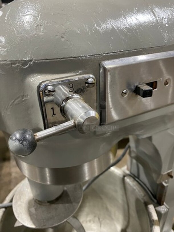Hobart Commercial Heavy Duty 20Qt Planetary Mixer! With Spiral Attachment And Stainless Steel Mixing Bowl! Model: A200 SN: 11337200 115V 60HZ 1 Phase - Image 7 of 8