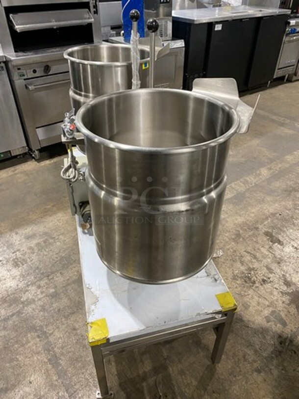 NEW! NEVER USED! Cleveland Commercial Countertop Electric Powered Jacketed Tilting Soup Kettle! On Equipment Stand! All Stainless Steel! On Legs! Model: TKET12T SN: WT680804C01 240V 60HZ 3 Phase - Image 4 of 10
