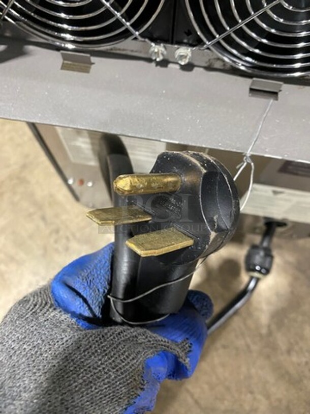 LATE MODEL! 2016 Turbo Chef Commercial Countertop Rapid Cook Oven! On Small Legs! Model: NGO SN: NGOD28707 208/240V 60HZ 1 Phase - Image 8 of 8