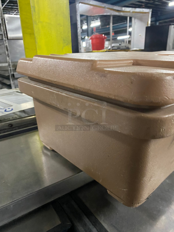 Cambro Insulated Food Pan Carrier!  With Lid! - Image 2 of 5