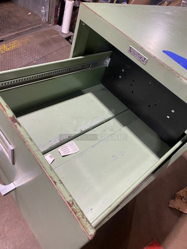 4- Drawer Filing Cabinet! - Image 4 of 4