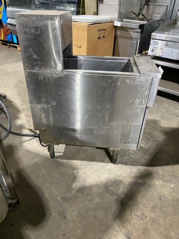 Pitco Commercial Electric Powered Crisp-N-Hold/Fry Warmer Dumping Station! With Backsplash! All Stainless Steel! On Legs! Model: PCF14 SN: E17LB077231 120V 60HZ 1 Phase - Image 4 of 8