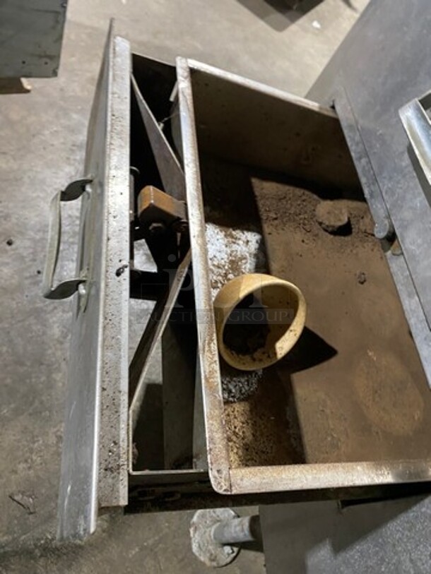 Toastmaster Commercial Electric Powered 2 Drawer Warmer! All Stainless Steel! On Legs! Model: 2DS SN: 7568 115V - Image 6 of 8