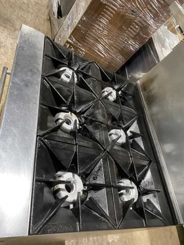 Vulcan Commercial Natural Gas Powered 6 Burner Stove! With Raised Back Splash And Salamander Shelf! With Oven Underneath! All Stainless Steel! Model: 36S6BN SN: 481938247 - Image 5 of 9