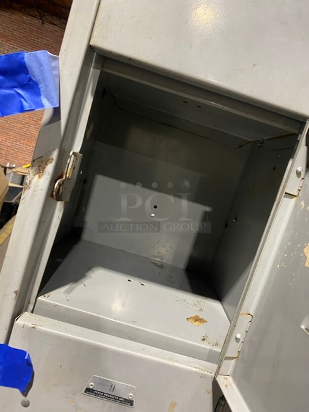 Metal 12 Cubby Locker! - Image 5 of 5