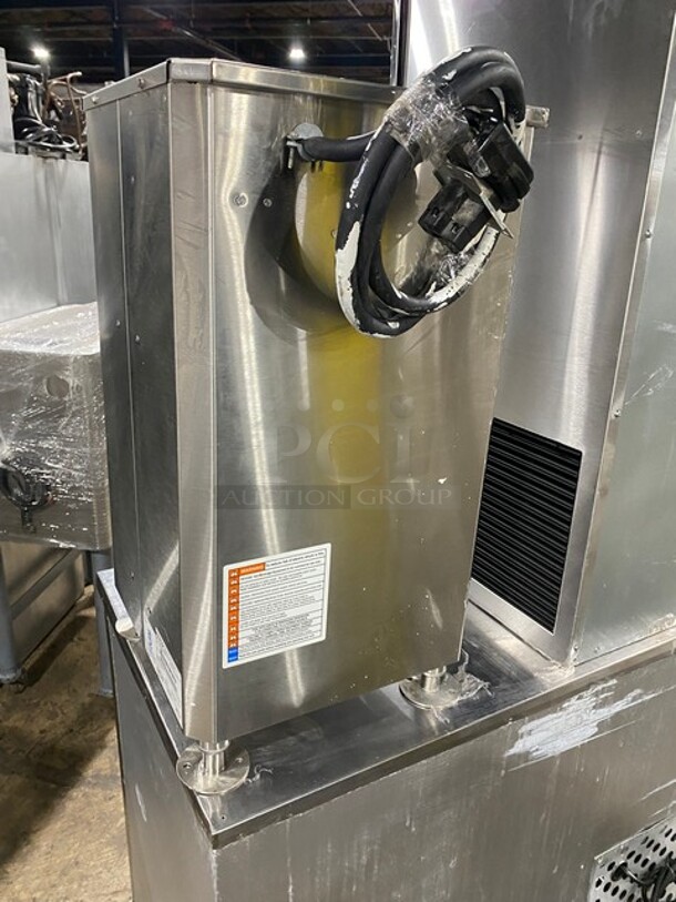 Fetco Commercial Countertop Hot Water Dispenser! All Stainless Steel! Model HWB10MIP Serial 960350171524! 220/240V 3Phase! - Image 4 of 8