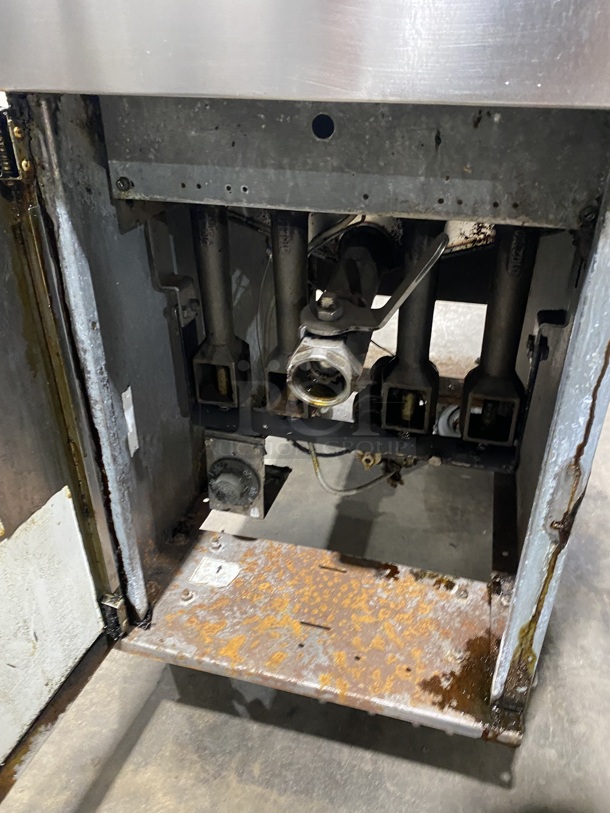 Dean SR152GN Stainless Steel Commercial Floor Style Natural Gas Powered Deep Fat Fryer! SN:1108MB0024 2.53V!
 - Image 6 of 8