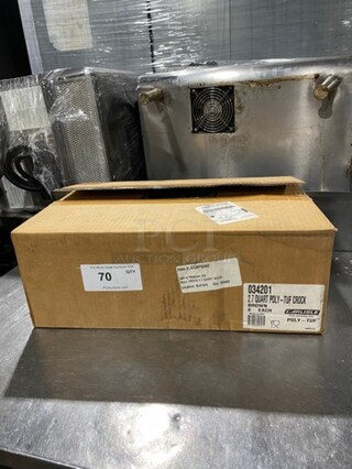 NEW! IN THE BOX! Carlisle 2.7 QT Brown Poly Tuf Crock! With Clear Poly Lid! 6 Per Box! 1 Box Per Lot! 6x Your Bid! Model: POLYTUF
