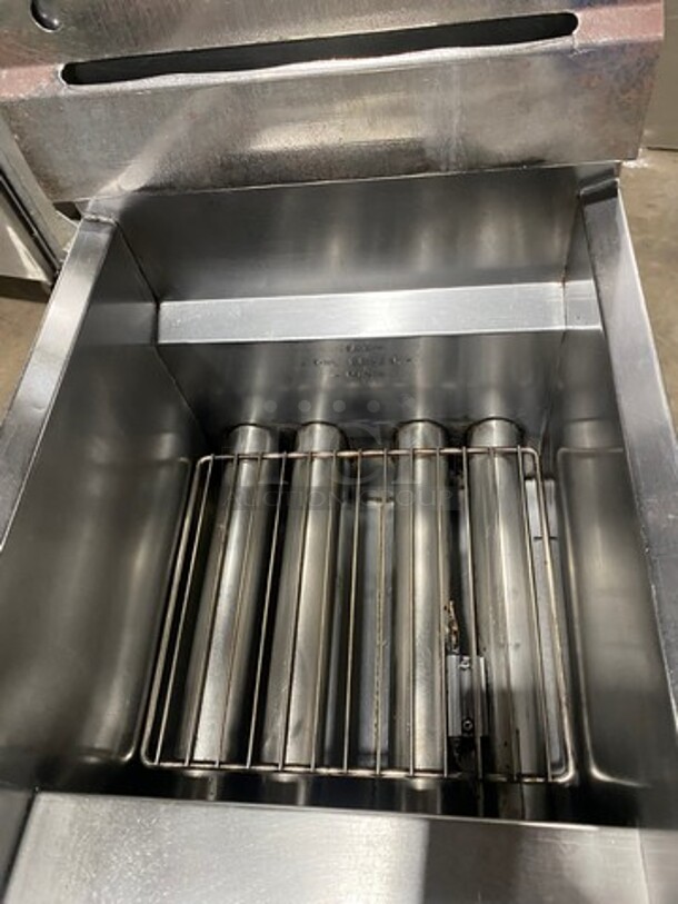 Pitco Frialator Commercial Natural Gas Powered Deep Fat Fryer! All Stainless Steel! On Legs! SN: G91MB19642 - Image 5 of 8