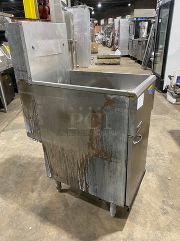 2016 Pitco Commercial Natural Gas Powered 40 LBS Deep Fat Fryer! With BacK Splash! Stainless Steel! On Legs! MODEL 40D SN:G16KC0297  - Image 2 of 8