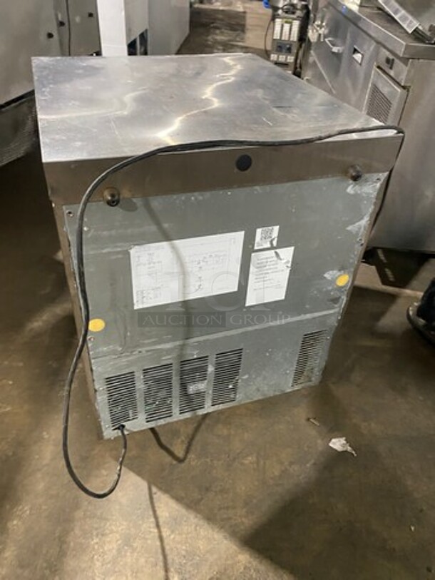 Hoshizaki Commercial Single Door Lowboy/Worktop Cooler! All Stainless Steel! Model: CRMR27LP SN: G50530A 115V 60HZ 1 Phase - Image 4 of 7