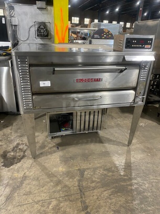 WOW! Blodgett Electric Powered Single Deck Pizza/Baking Oven! All Stainless Steel! On Legs! WORKING WHEN REMOVED! Model: 1048DD/AA-S SN: 112296QC092A 120V 60HZ 1 Phase