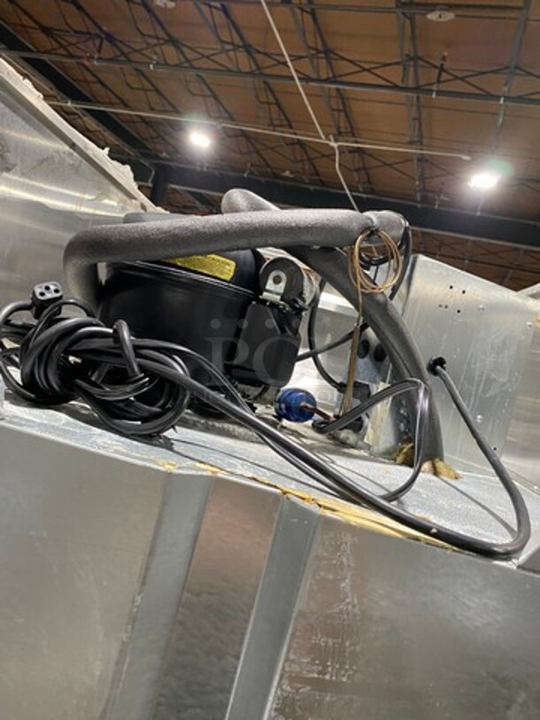 Continental Commercial Single Door Reach In Freezer! All Stainless Steel! On Casters! Model: 1FE SN: 14866386 115V 60HZ 1 Phase - Image 9 of 9