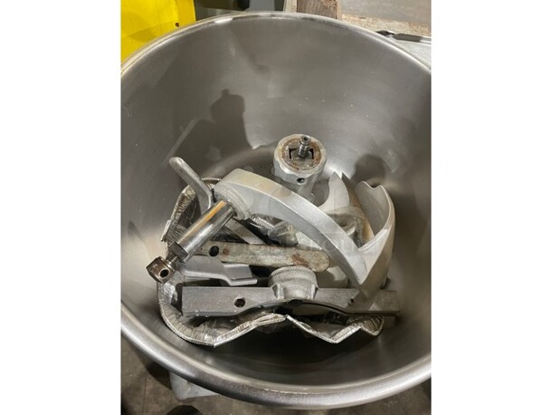 Hobart Heavy Duty Commercial Vertical Chopper/Cutter/Mincer! All Stainless Steel! Model VC1440 Serial U7517859! 208V 3 Phase! With 2 Rear Casters! - Image 6 of 8