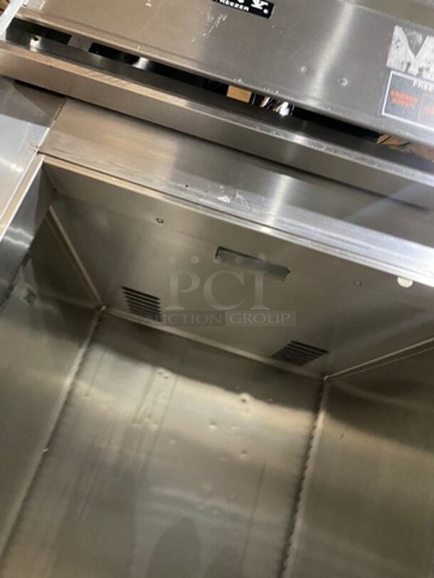 Victory Commercial Single Door Reach In Freezer! All Stainless Steel! On Legs! - Image 6 of 8