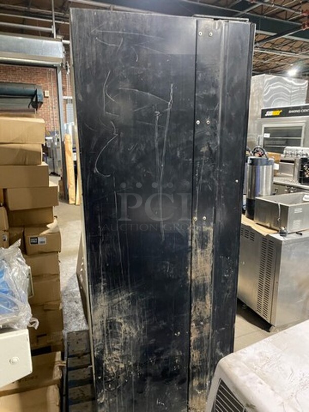 Commercial Drink Vending Machine! 8 Drink Selections! With Bill And Coin Acceptor! Suitable For Indoor And Outdoor Use! - Image 4 of 7