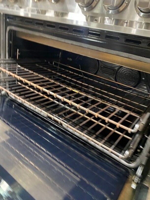 GORGEOUS! 2018 ZLINE Gas Powered 6 Burner Stove! With Oven Underneath! Stainless Steel! MODEL RG36 Serial 18121990008  - Image 6 of 10