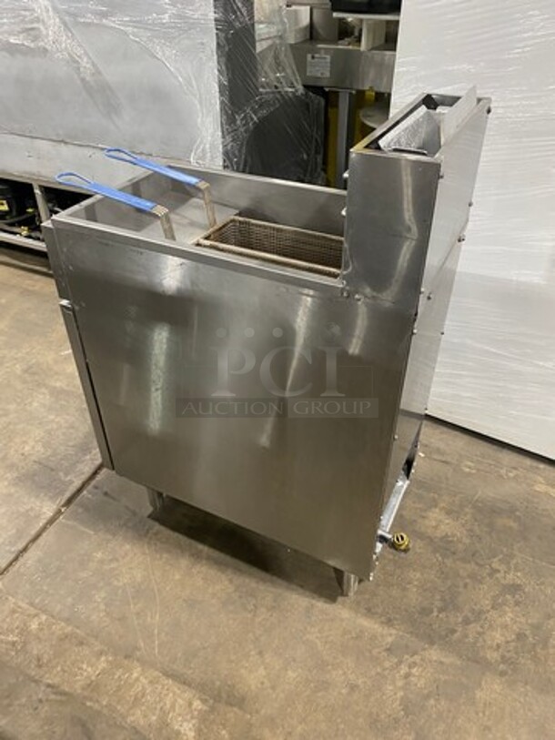 Atosa Commercial Natural Gas Powered Deep Fat Fryer! With 2 Metal Frying Baskets! All Stainless Steel! On Legs! - Image 3 of 9