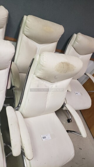 Lot of 2 Chairs

(Location 2)