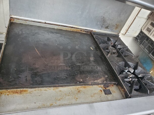 U.S. Range PS-24TG-2-26 Natural Gas Combo 2 Burner Stove and 24" Griddle on Casters! 36X31X37 Tested and Working! - Image 2 of 4