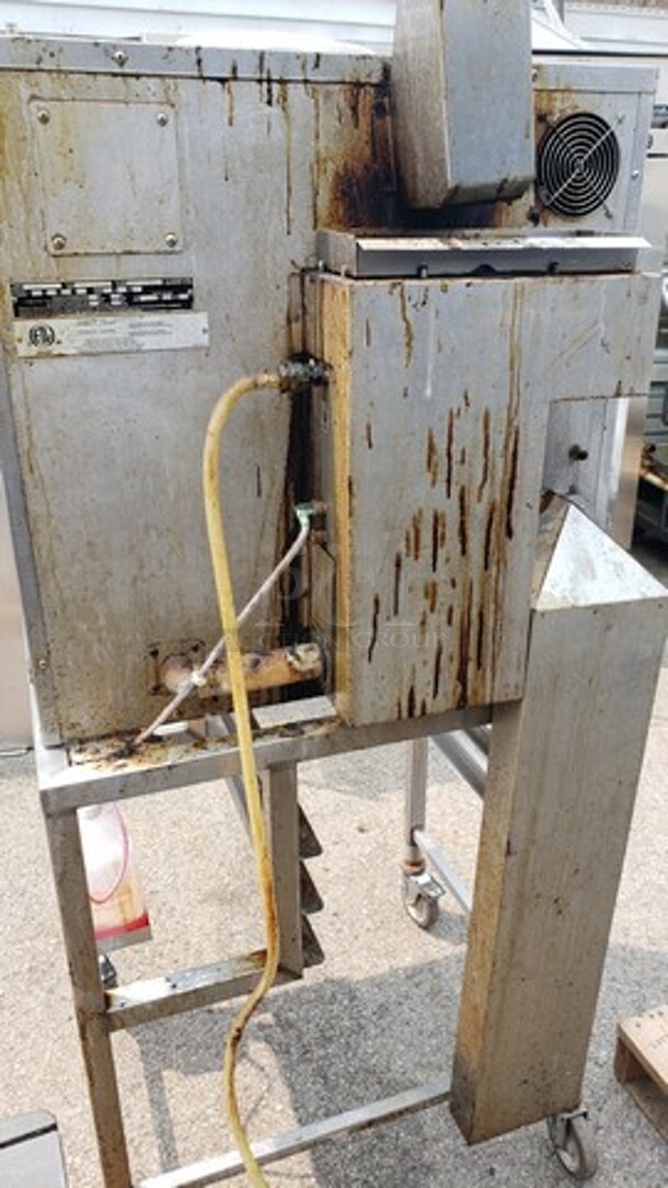 Blodgett KFC Half Size Convection Oven! The power cable inside the oven has been cut and needs to be replaced! 

3 PH
60 Hz
208V - Image 4 of 5