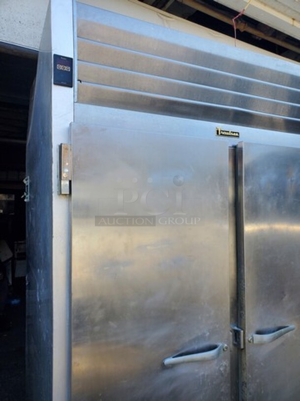 Traulsen commercial freezer on casters! Very nice conditions, needs to be cleaned(only 3 racks inside) 115V - Image 3 of 4