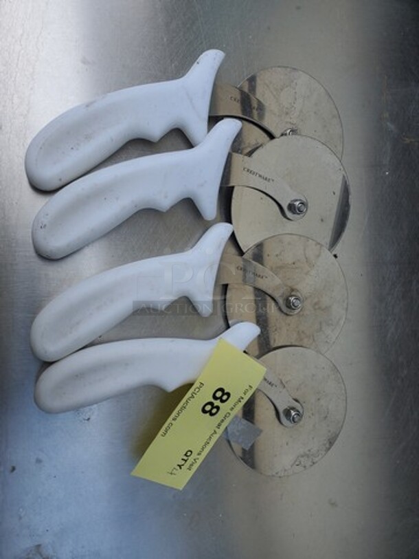 White Handle Pizza Cutter BIDX4 - Image 2 of 3