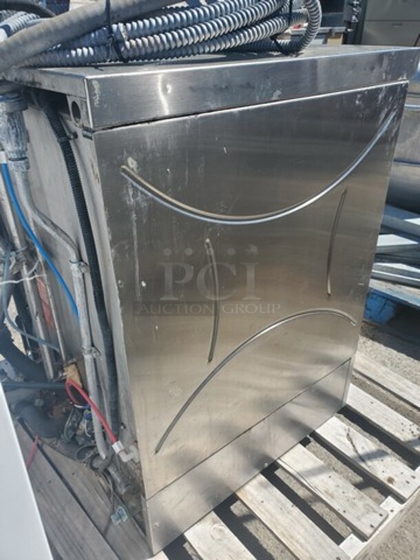 CMA 180UC Dishwasher Machine, Racks included! - Image 6 of 8