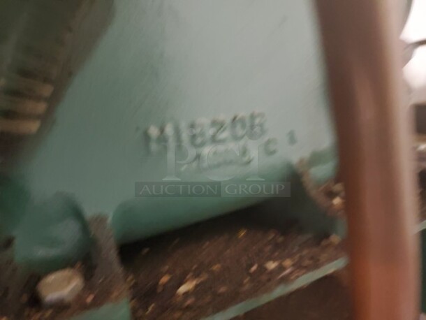 Air Compressor MI820R, Buyer must remove this item. - Image 4 of 5