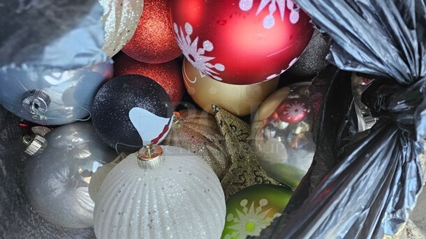 Lot of Miscellaneous Christmas Ornaments  - Image 3 of 3