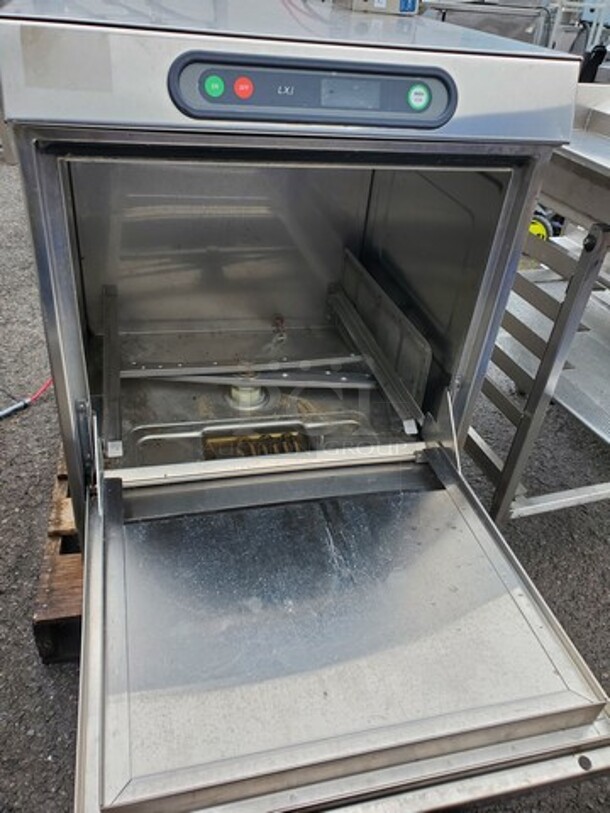 Hobart Dishwashing Machine
120 V
Good Working Condition - Image 2 of 7