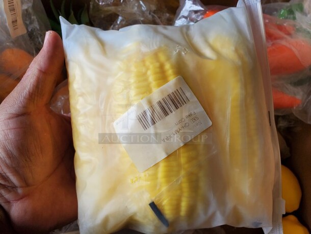 One lot of Plastic Fruit Decorations - Image 9 of 10