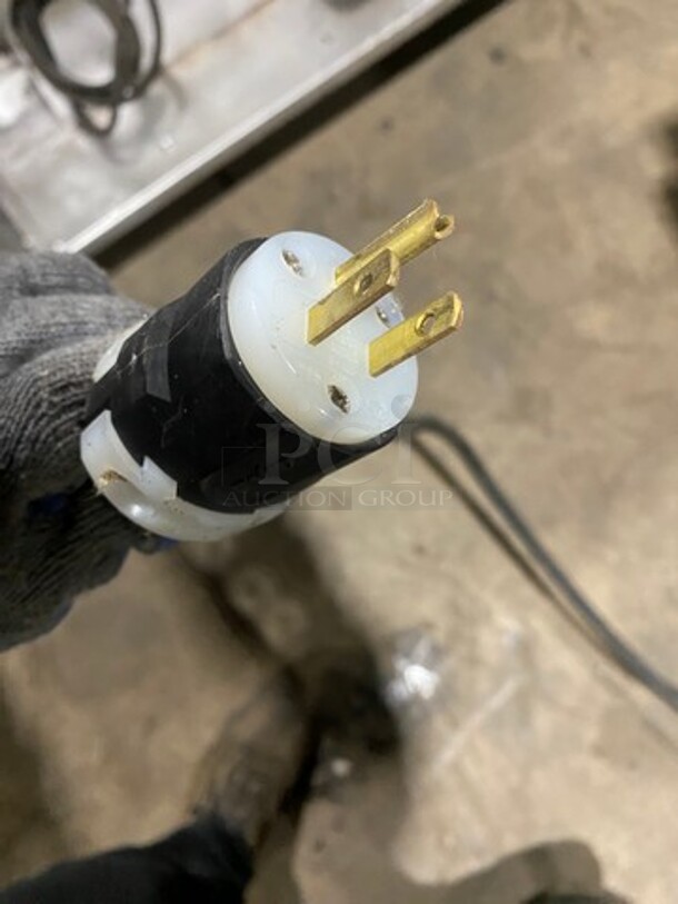 Randell Commercial Electric Powered 4 Well Steam Table! With Sneeze Guard! With Storage Space Underneath! All Stainless Steel! On Casters! Model: 3614 SN: J6593812 208/240V - Image 10 of 10