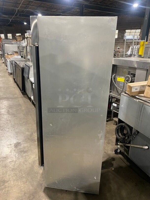 True Commercial Single Door Reach In Refrigerator! Solid Stainless Steel! Model: T23 SN: 11808102 115V 60HZ 1 Phase - Image 3 of 9