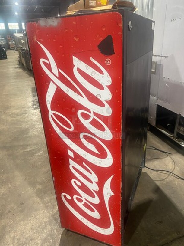 True Commercial 2 Door Reach In Refrigerator Merchandiser! With View Through Sliding Doors! Model: GDM33SSL54EM SN: 6886252 115V 60HZ 1 Phase - Image 2 of 8