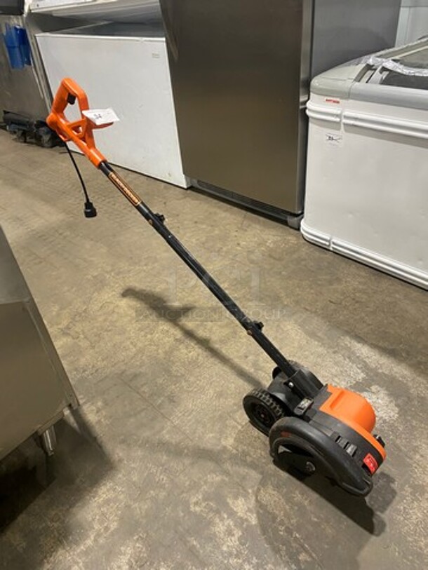 Black & Decker Electric Powered Lawn Edger! - Image 3 of 7
