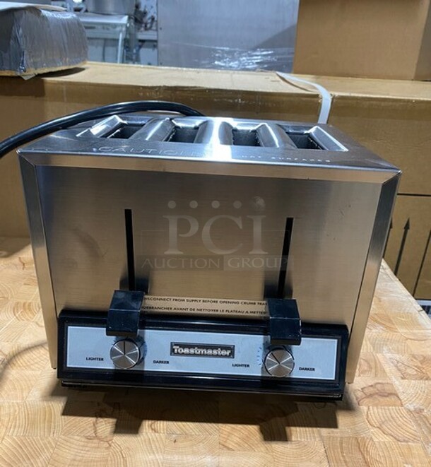 BRAND NEW IN BOX! Toastmaster Commercial Pop -up Toaster!  MODEL TP409WH SN:TP4090320A0059 120v 1PH! Working!  - Image 5 of 11
