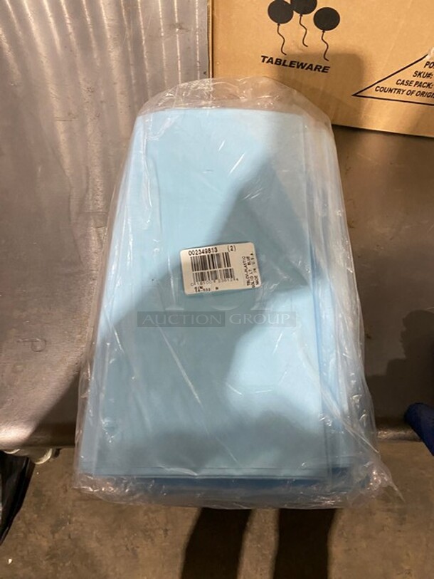 Crown Display! Light Blue Table Cloth! - Image 4 of 5