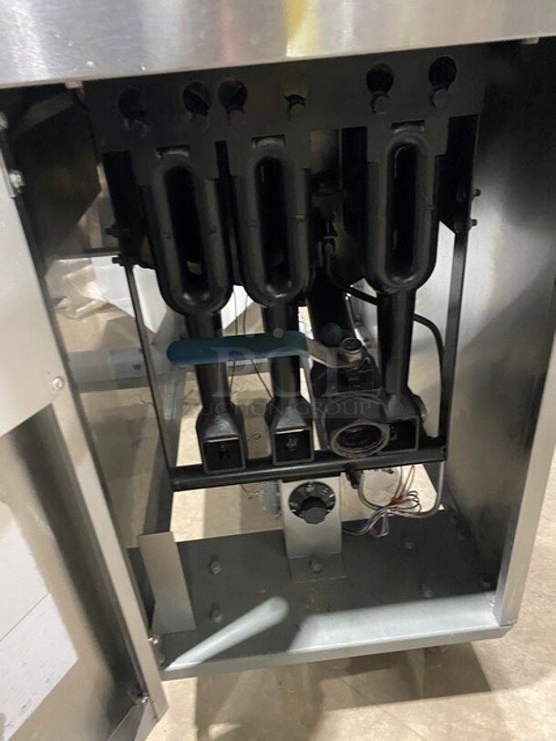 Cook Rite Commercial Natural Gas Powered Deep Fat Fryer! With Backsplash! With 2 Metal Frying Baskets! All Stainless Steel! On Legs! Model: ATFS40 - Image 8 of 9