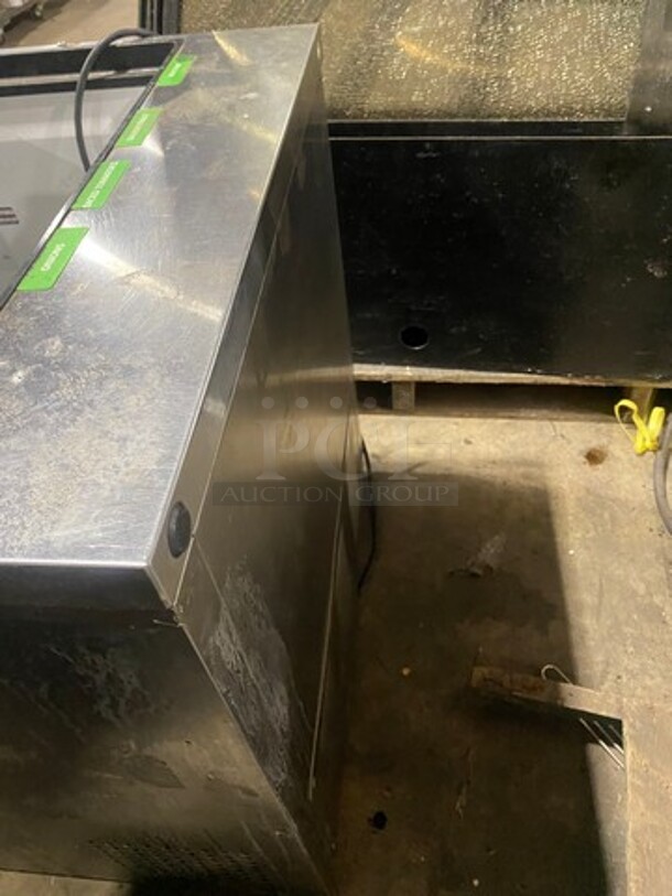 True Commercial Refrigerated Sandwich Prep Table! With Sneeze Guard! With Single Door Storage Space Underneath! All Stainless Steel! On Legs! Model: TSSU2708 SN: 5270403 115V 60HZ 1 Phase - Image 4 of 8