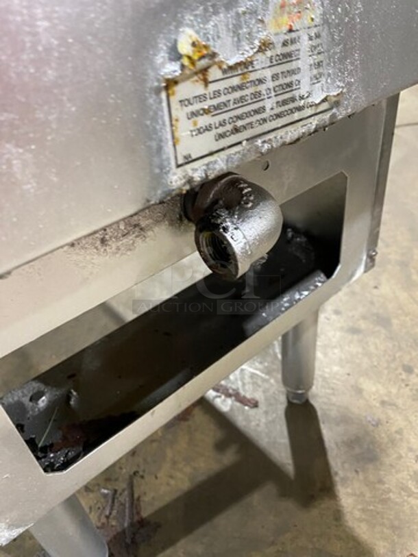 Pitco Commercial Natural Gas Powered Deep Fat Fryer! With Backsplash! All Stainless Steel! On Legs! - Image 7 of 7