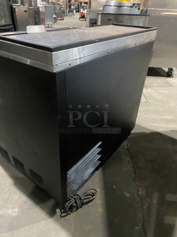 GREAT! True Commercial Under The Counter Beer Bottle Cooler! With Single Sliding Stainless Steel Top Door! Model: TD3612 SN: 1811647 115V 60HZ 1 Phase - Image 4 of 8